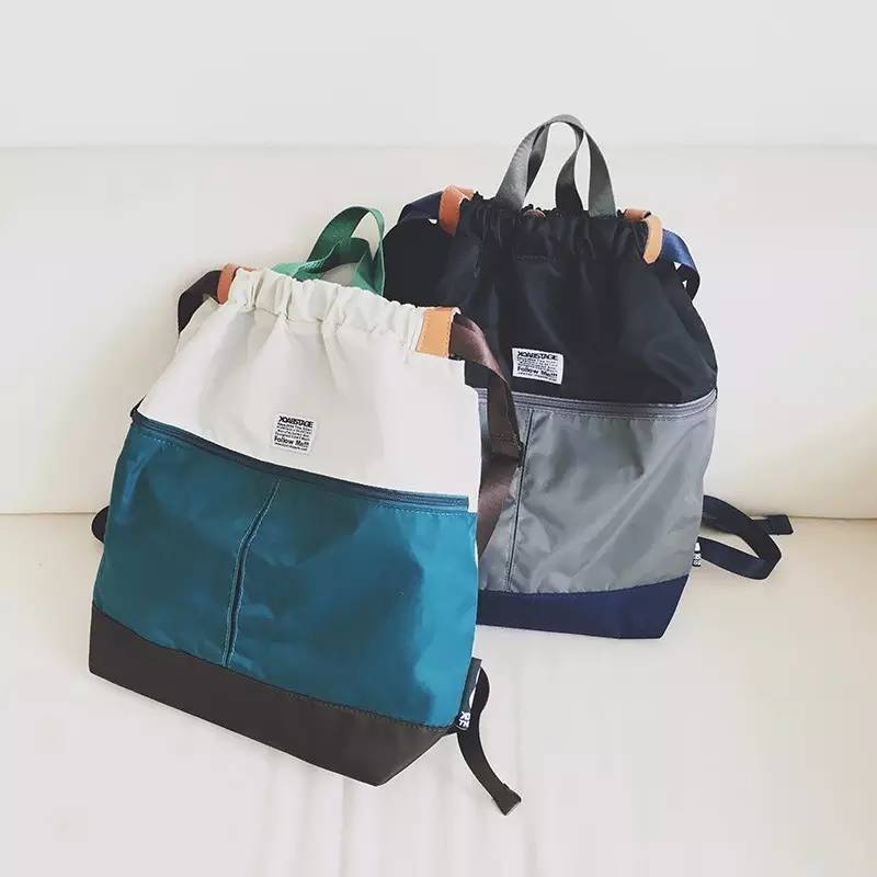 喂，和我用同款书包，是不是暗恋我？