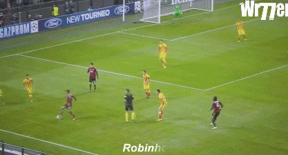 足坛10大过人必杀技,大罗对小罗停球