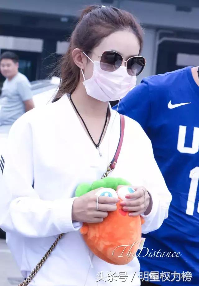 实拍偶遇陈伟霆赵丽颖张艺兴,赵丽颖陈伟霆卡通