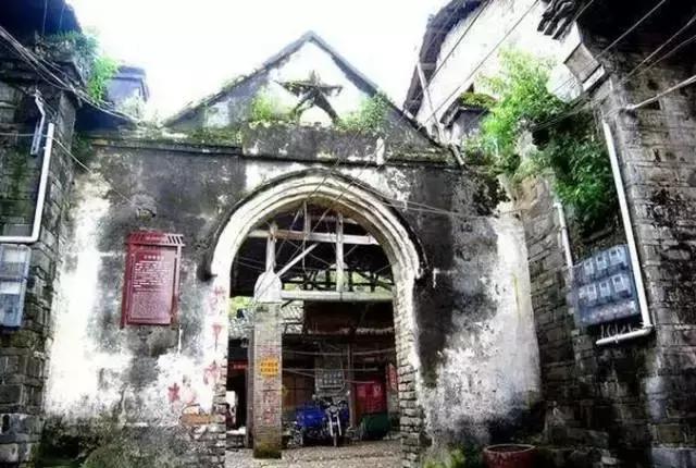 这个村庄一千年前建了个生态下水道，全村至今不淹水，生物还活着