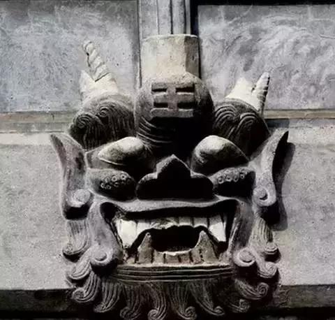 这个村庄一千年前建了个生态下水道，全村至今不淹水，生物还活着