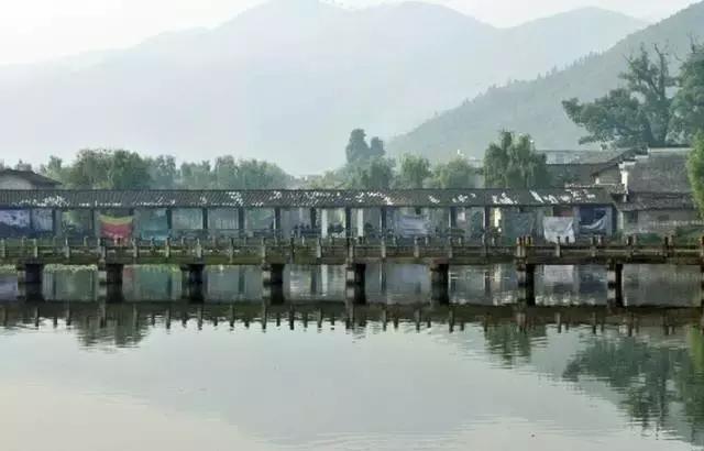 这个村庄一千年前建了个生态下水道，全村至今不淹水，生物还活着