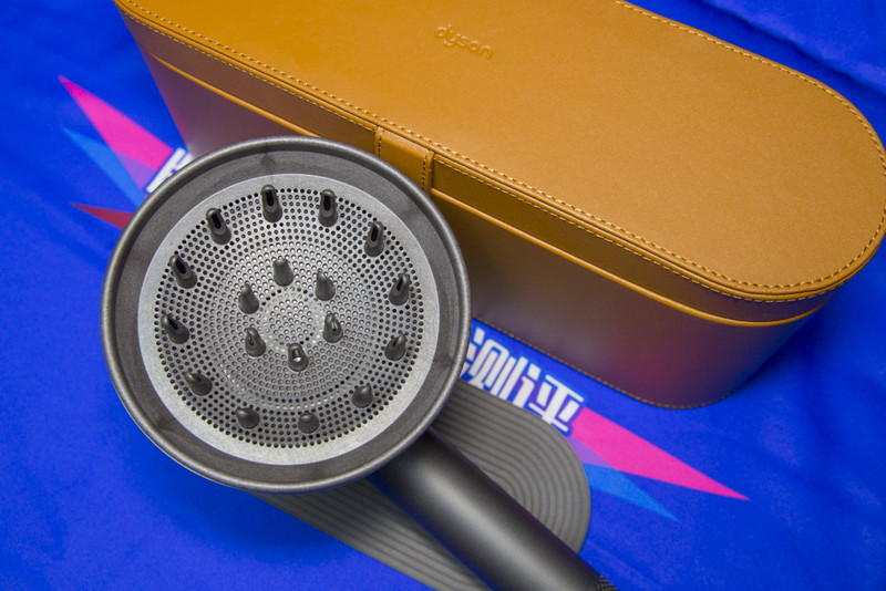 两千四五的戴森吹风机真的好吗,戴森的吹风机到底值不值得买