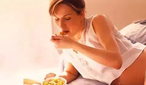 从怀孕吐到生会不会营养不良,从怀孕吐到小孩出生