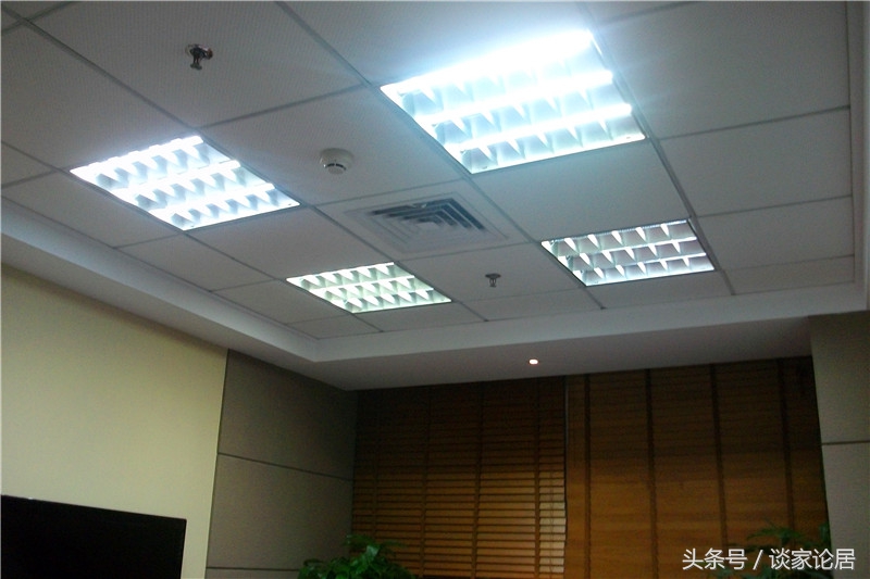 2015唐大灯换灯泡怎么换,家庭用的灯怎么换灯泡