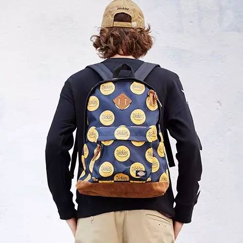 喂，和我用同款书包，是不是暗恋我？