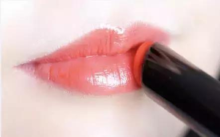 拯救黄皮妹，这些口红让你白两度