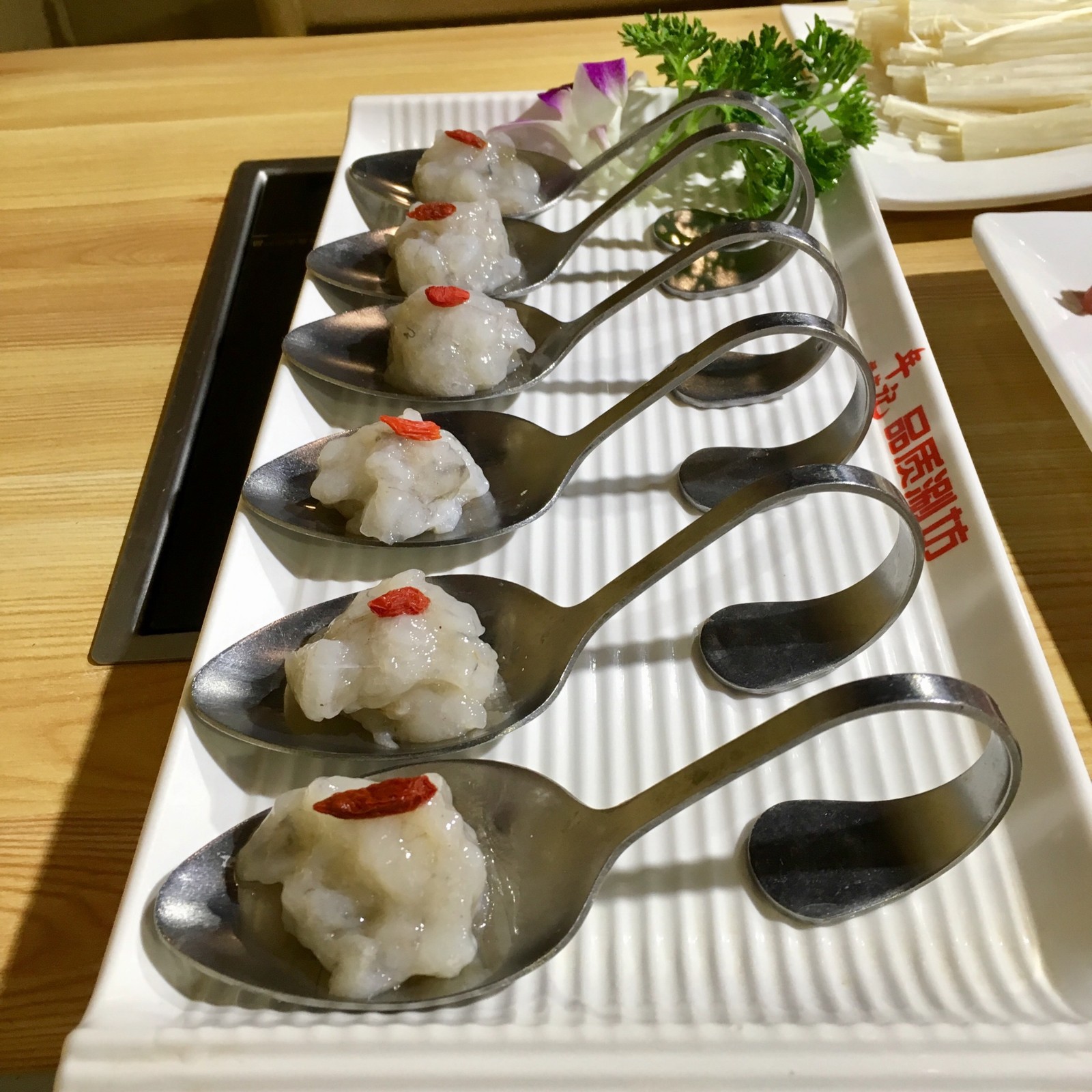 鲍鱼大虾海鲜火锅,一虾一蟹49元海鲜自助火锅