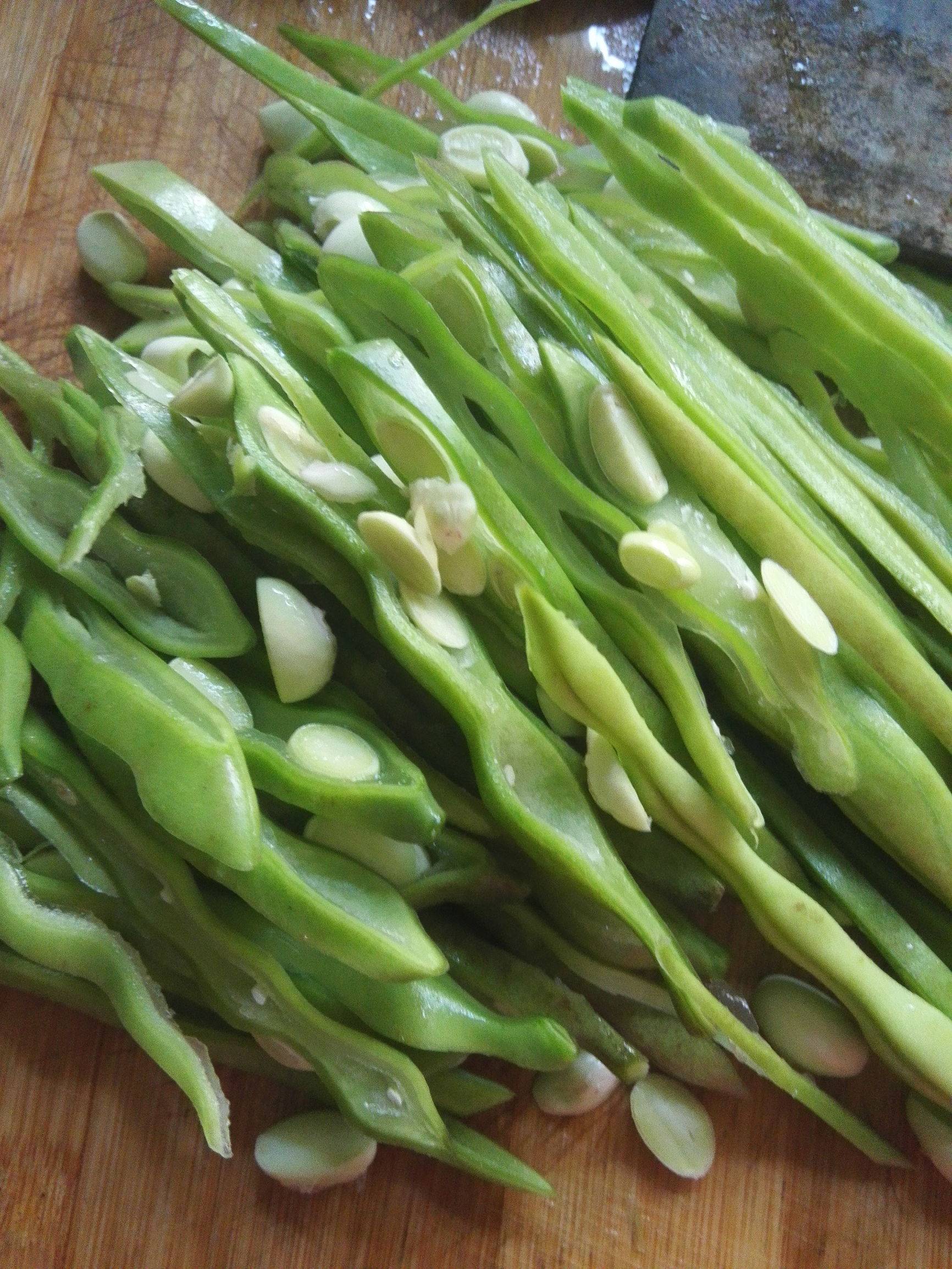 老家炒馍农家小院美食,乡村美食鸡窝烧饼
