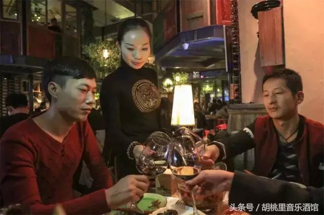 2年160家店，1天15小时的文艺时光，这家酒馆是怎么做到的