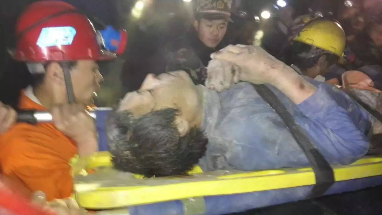 最长交警接力救援全程视频,最大型救援