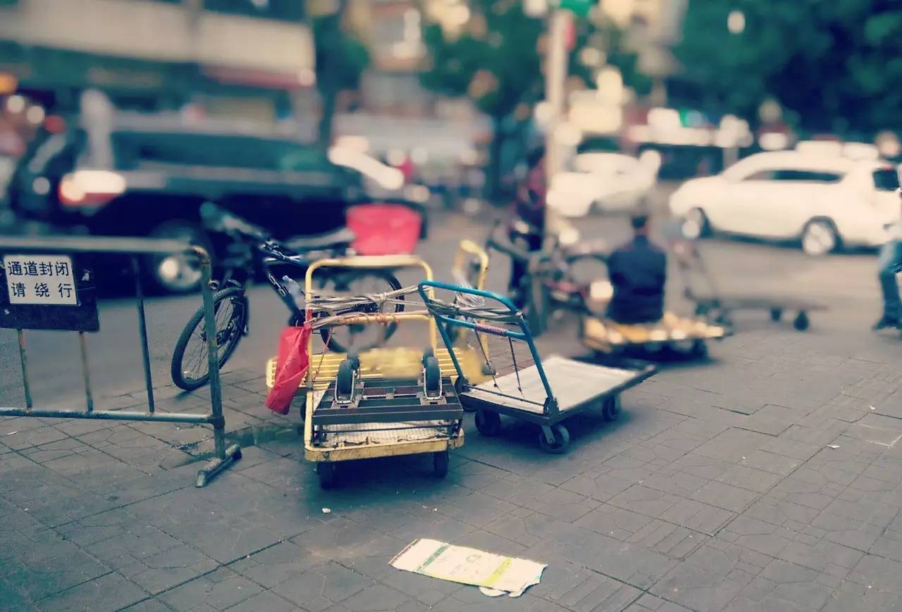 世界那么大，我们却都在华强北