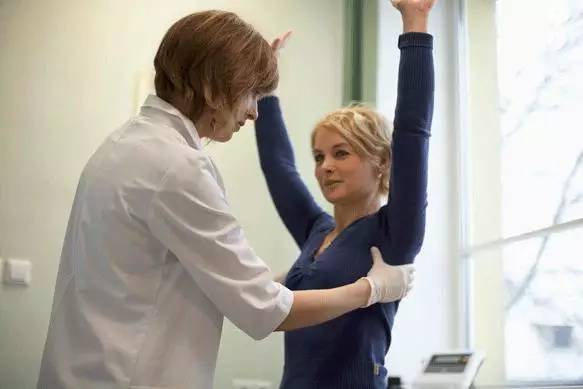 她两年来都不让老公碰！结果听完医生一席话直接吓哭……【微话题】