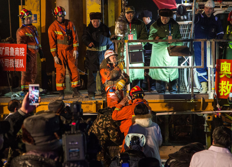 最长交警接力救援全程视频,最大型救援