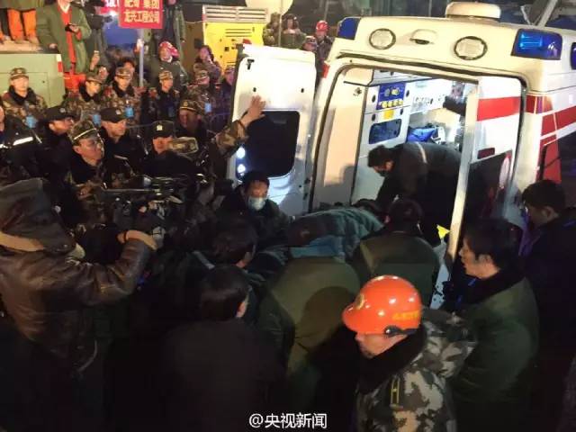 最长交警接力救援全程视频,最大型救援