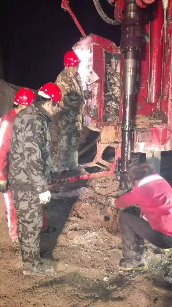 最长交警接力救援全程视频,最大型救援