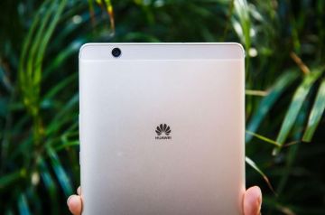 华为平板m3青春版相当于ipad几,华为m3平板和苹果mini屏幕