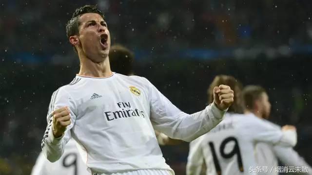 男人喜欢踢足球,是男人就要踢足球