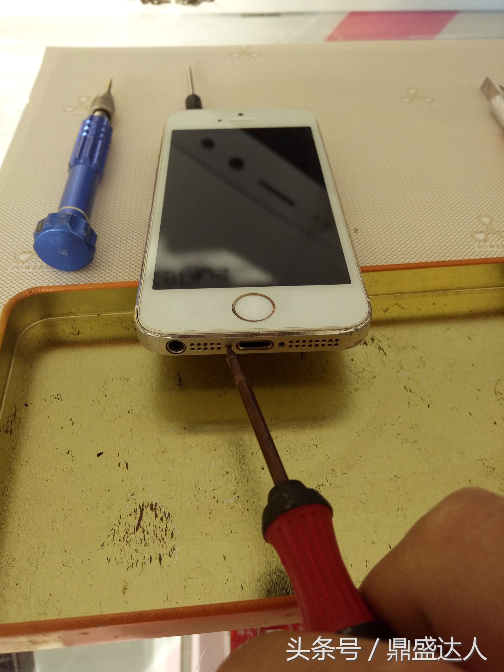 5s换壳教程视频,苹果5s拆机视频换屏幕