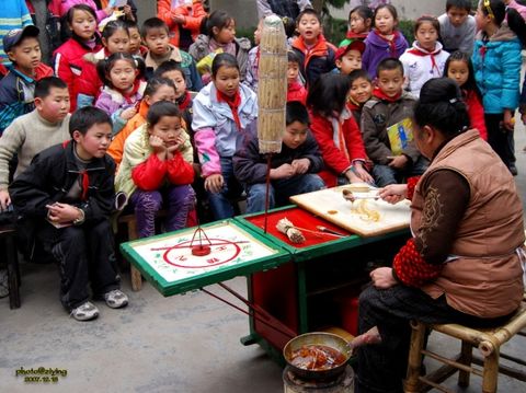 快要消失的传统手艺中国糖画,传统的非遗文化中国糖画