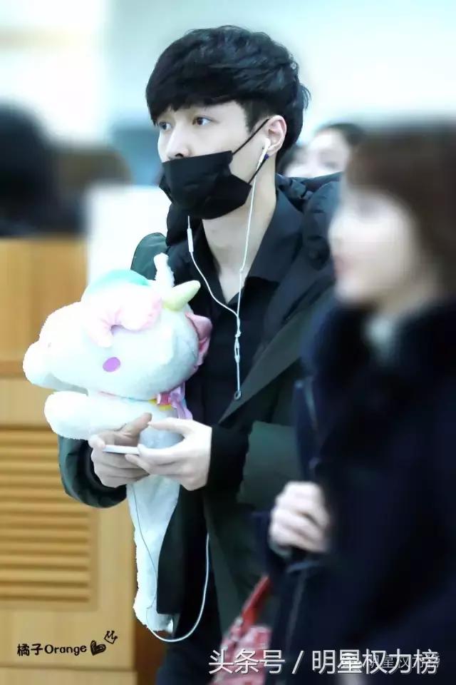 实拍偶遇陈伟霆赵丽颖张艺兴,赵丽颖陈伟霆卡通