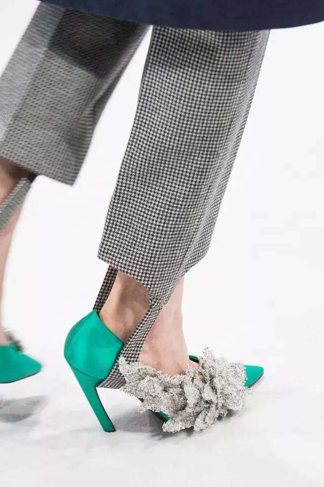 七种颜色的踩脚裤,那些丑到爆的束脚裤