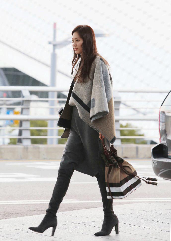 这条礼仪小姐的“迎宾带”,竟然被日日、袁姗姗……抢披上身!