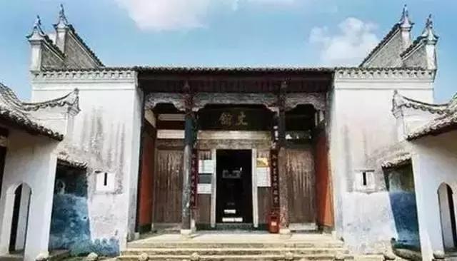 这个村庄一千年前建了个生态下水道，全村至今不淹水，生物还活着