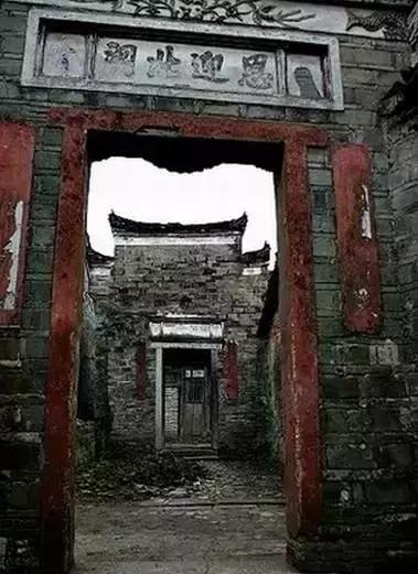 这个村庄一千年前建了个生态下水道，全村至今不淹水，生物还活着