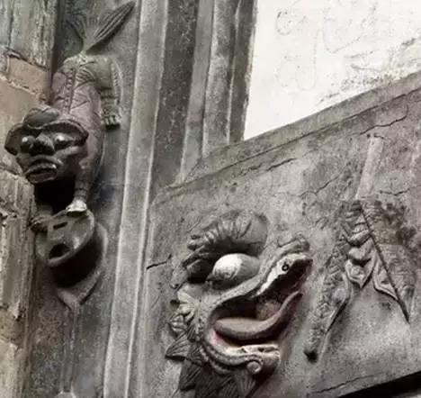 这个村庄一千年前建了个生态下水道，全村至今不淹水，生物还活着