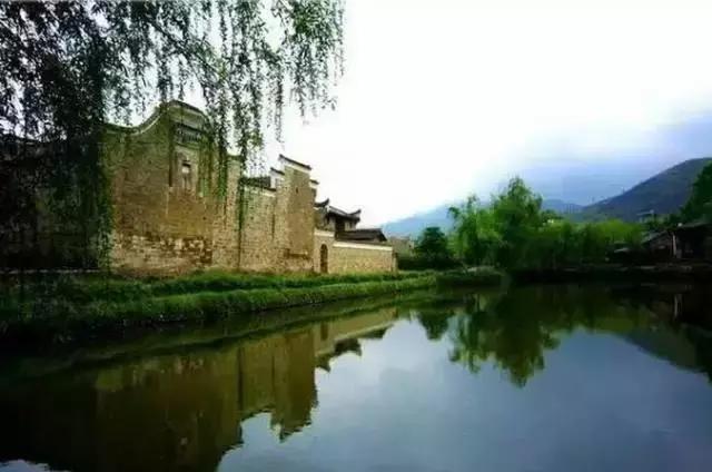 这个村庄一千年前建了个生态下水道，全村至今不淹水，生物还活着