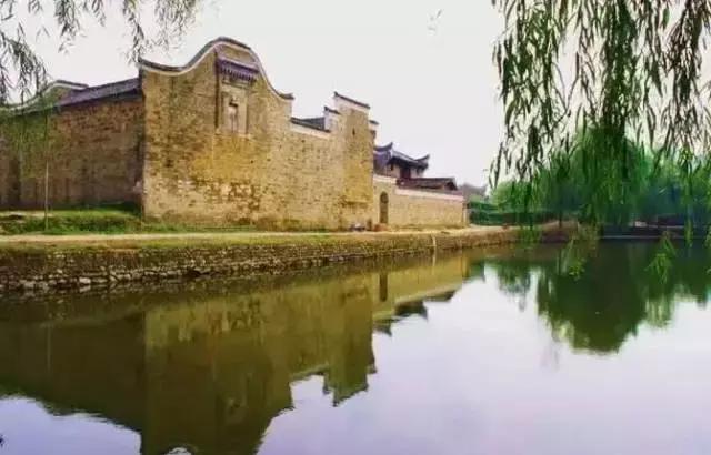 这个村庄一千年前建了个生态下水道，全村至今不淹水，生物还活着