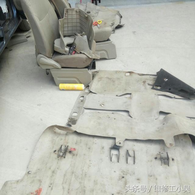 谁能帮我拍一下右上角的蚊子，血是红色的