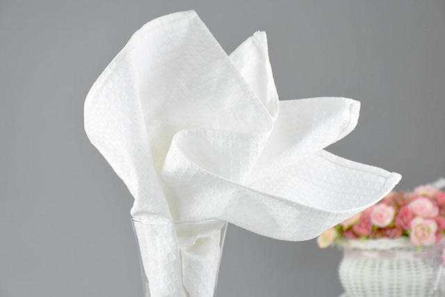 玻璃上的漆的清洁方法,玻璃脏了不好擦教你一招轻松解决