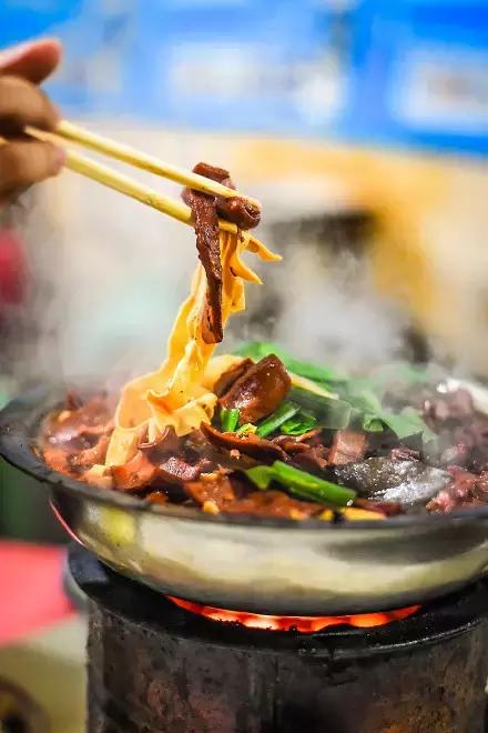 鲜到馋虫叫嚣盘点江城冬日超高人气牛杂店