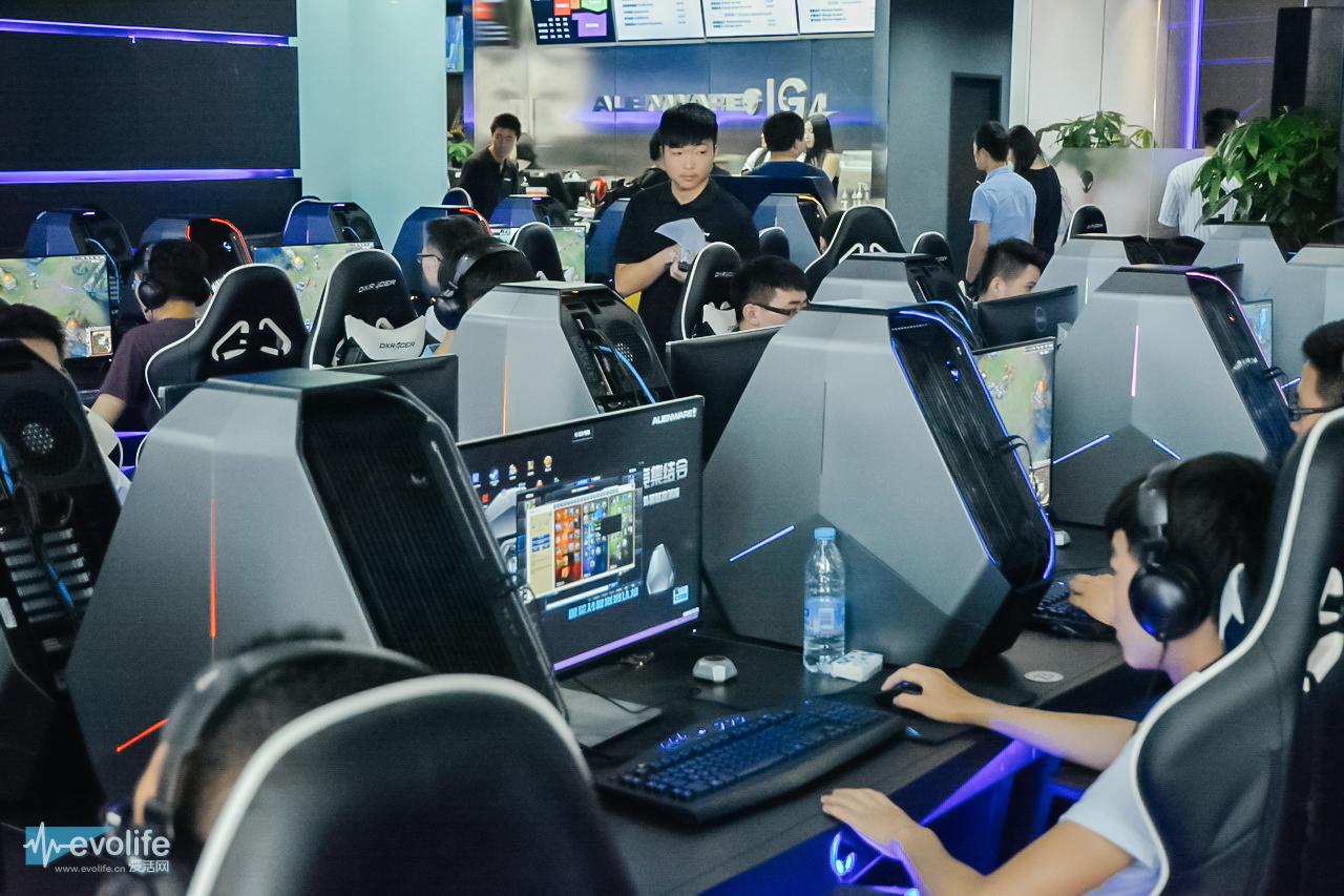 网吧自带外设打游戏,去网吧可以带外设打游戏吗