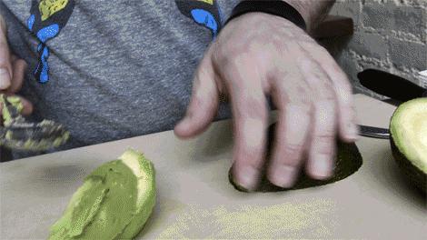 你知道如何剥香蕉吗,剥香蕉从哪边剥