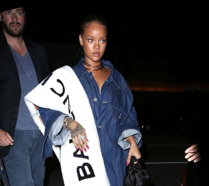 这条礼仪小姐的“迎宾带”,竟然被日日、袁姗姗……抢披上身!