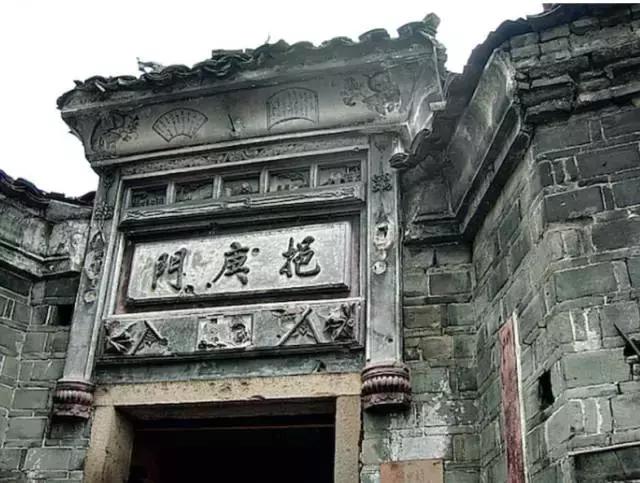 这个村庄一千年前建了个生态下水道，全村至今不淹水，生物还活着