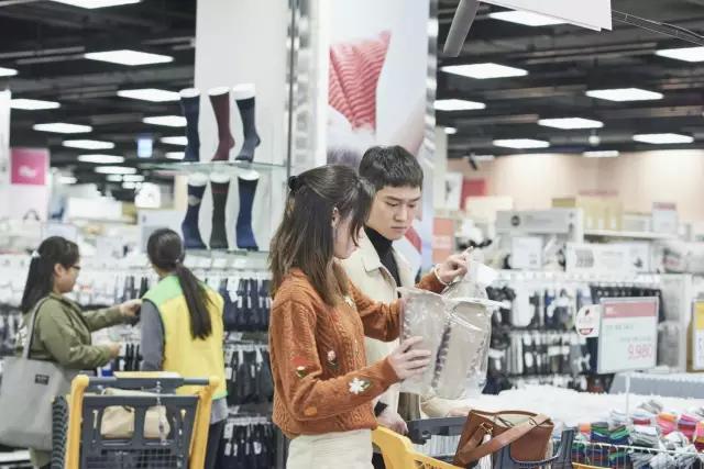 孔孝真同款棉袄,孔孝真穿搭灰色大衣