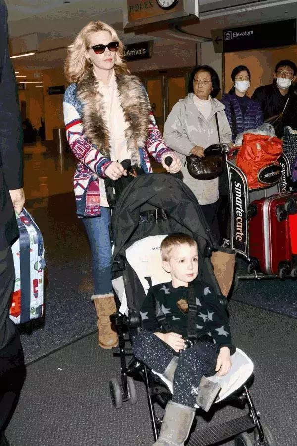 明星宝宝用什么推车,明星宝宝都用什么婴儿推车