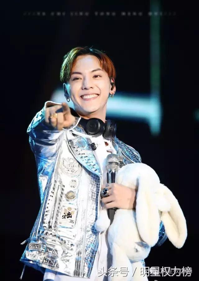 实拍偶遇陈伟霆赵丽颖张艺兴,赵丽颖陈伟霆卡通