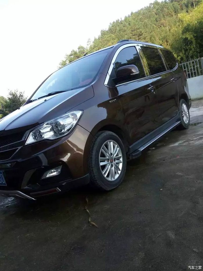 国产神车五菱宏光牛逼视频,国产五菱神车跑秋名山