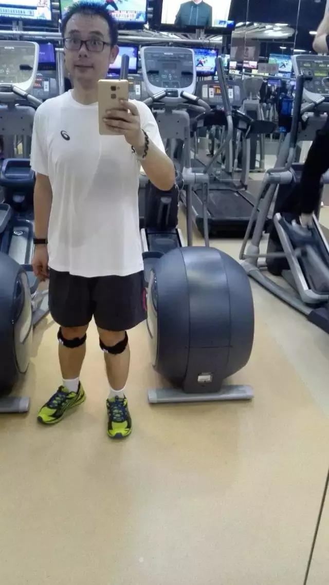 大爷坚持健身十年练就一身腱子肉,30岁中年大叔健身逆袭成小鲜肉