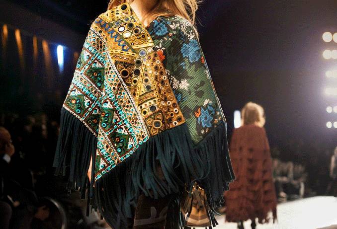 这条礼仪小姐的“迎宾带”,竟然被日日、袁姗姗……抢披上身!