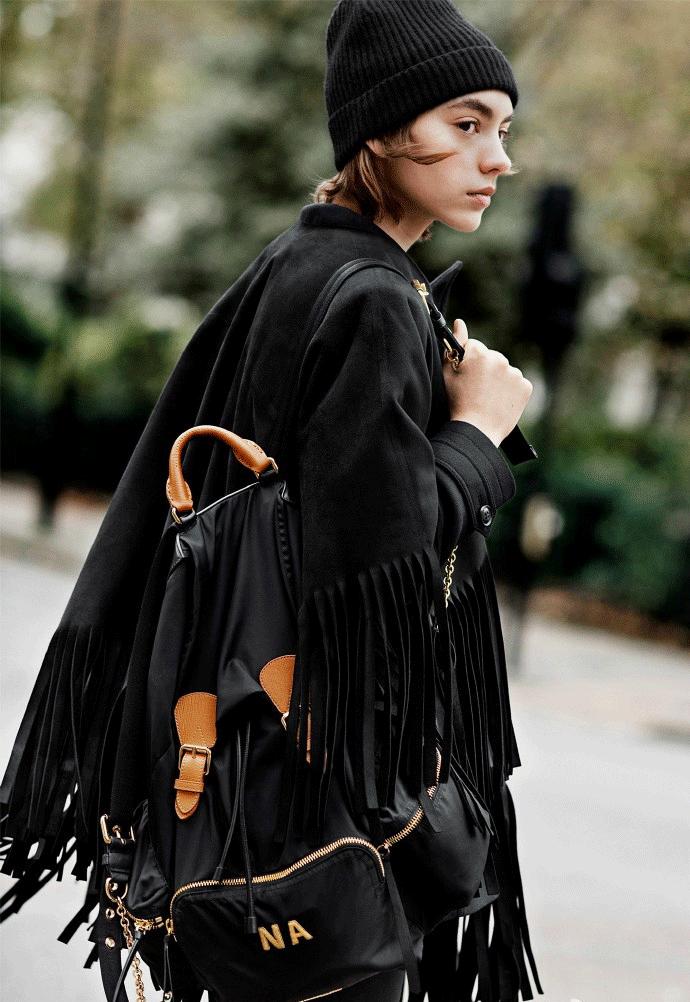 这条礼仪小姐的“迎宾带”,竟然被日日、袁姗姗……抢披上身!