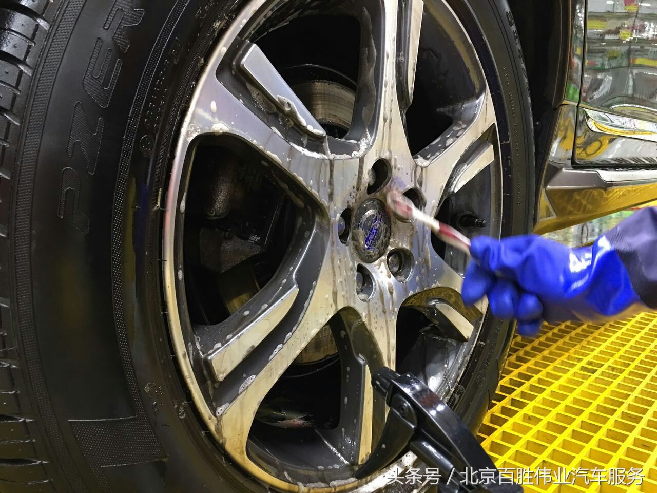 沃尔沃xc60改色液态金属银磨砂,沃尔沃xc60车漆可选颜色