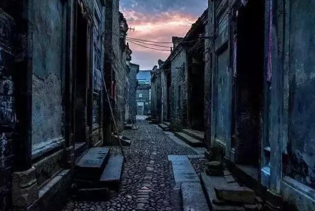 这个村庄一千年前建了个生态下水道，全村至今不淹水，生物还活着