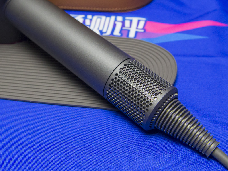 两千四五的戴森吹风机真的好吗,戴森的吹风机到底值不值得买