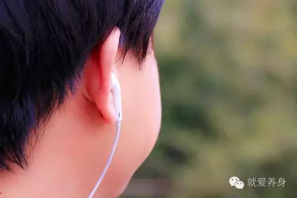 40岁的男人秃顶是肾不好吗,秃顶是肾功能不好吗